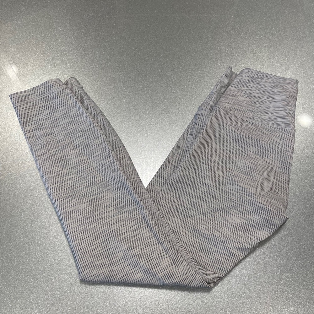 Lululemon Wonder Under HR 25” size 6